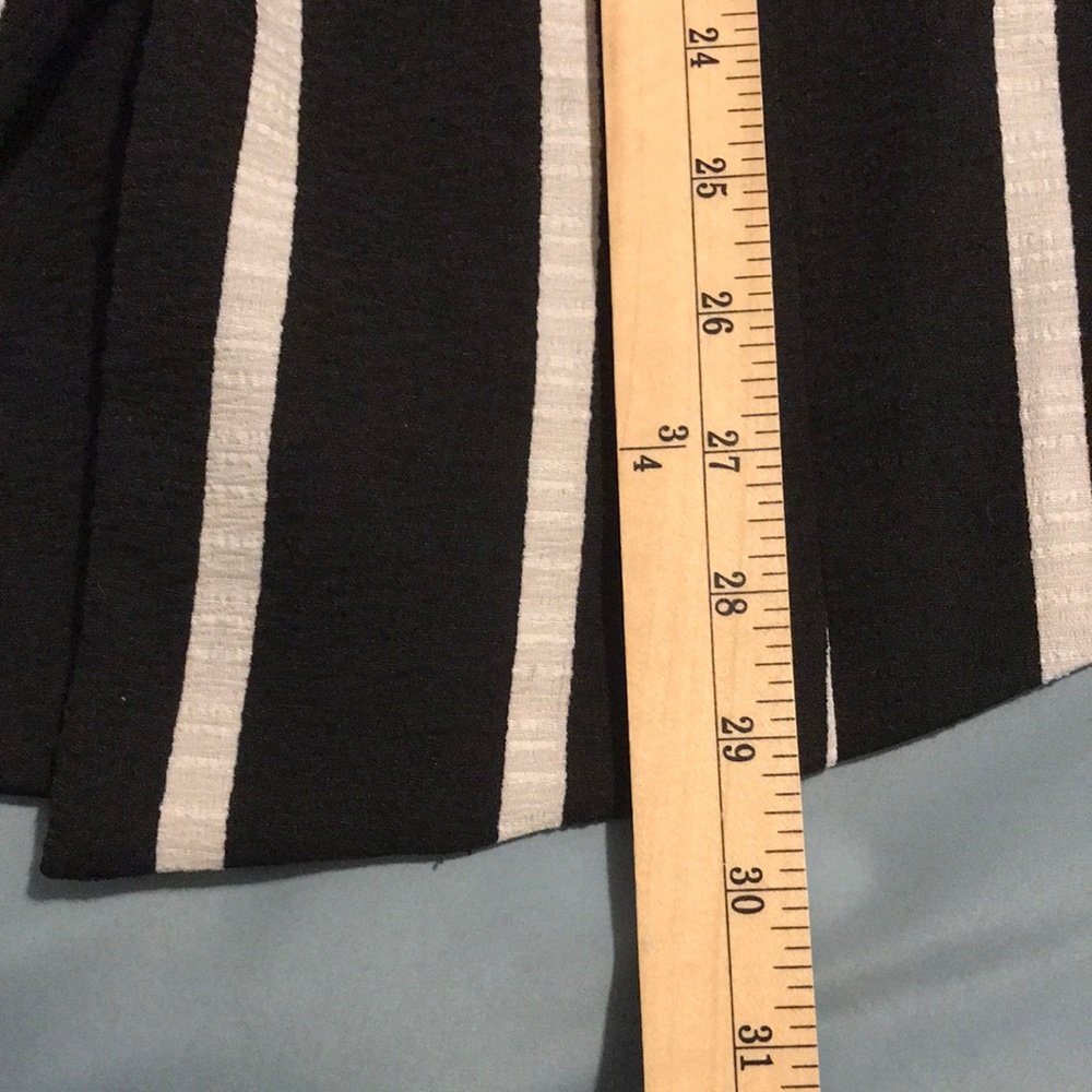 NWOT- Elliatt Black & White Striped Long Vest with Sash Belt - Picture 11 of 15